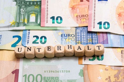 Foto: Schriftzug Unterhalt und Euroscheine